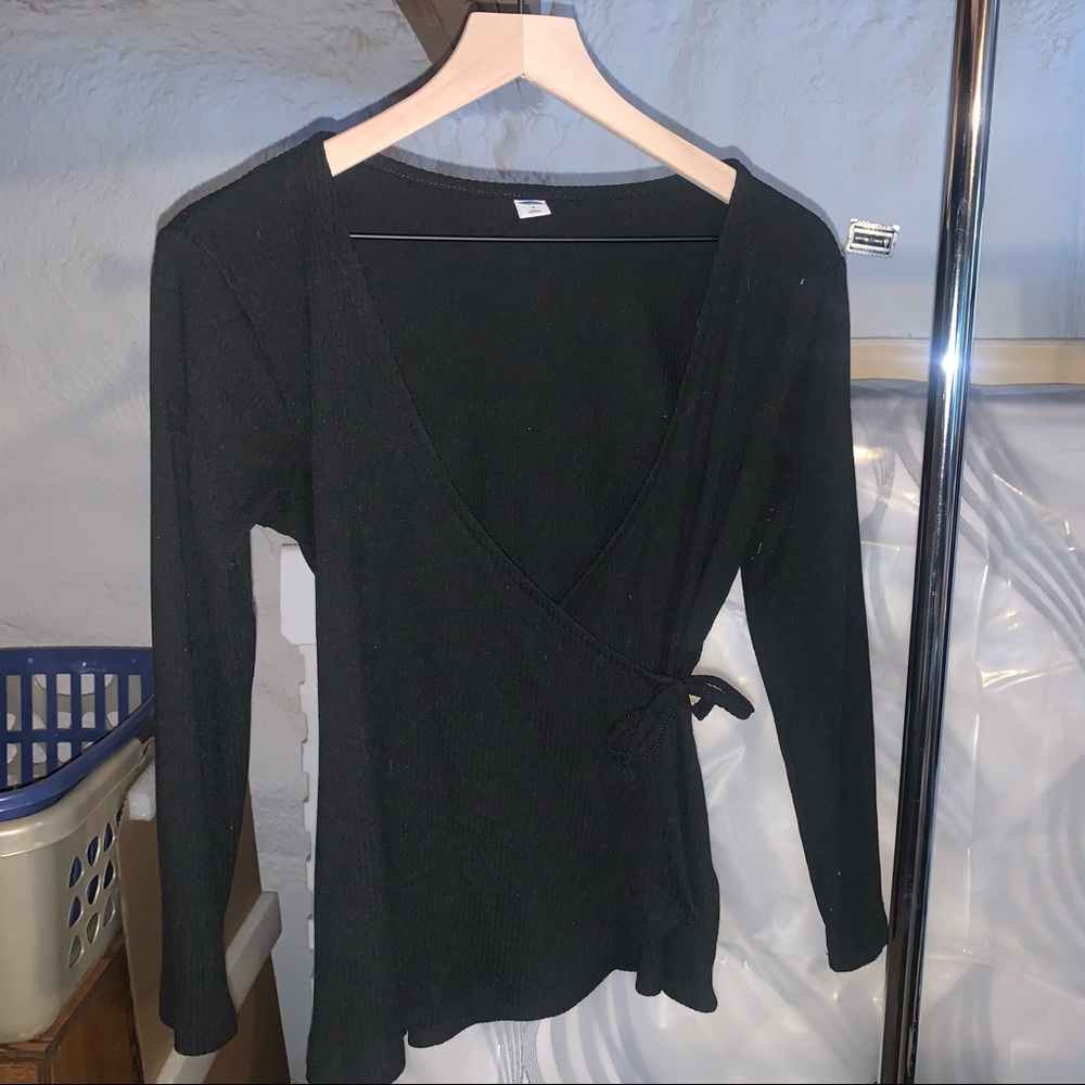 Tie-closure Top